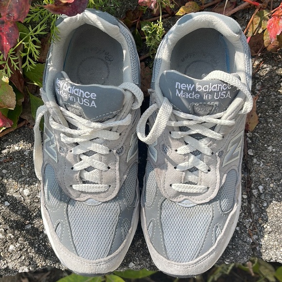 New Balance 993 size 7.5 W like new sold out everywhere - Picture 2 of 4